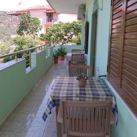 Jonny Guesthouse Ksamil Bagian luar foto
