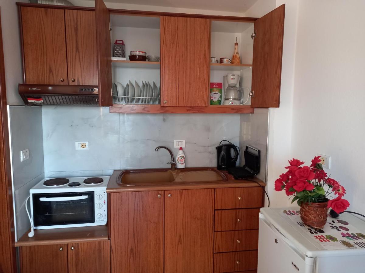 Jonny Guesthouse Ksamil Bagian luar foto