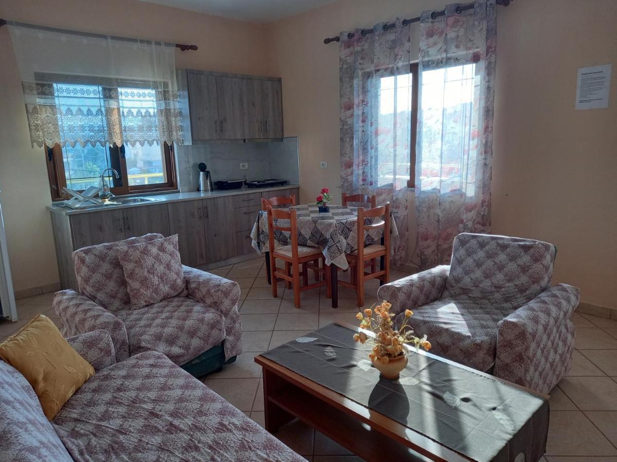 Jonny Guesthouse Ksamil Bagian luar foto