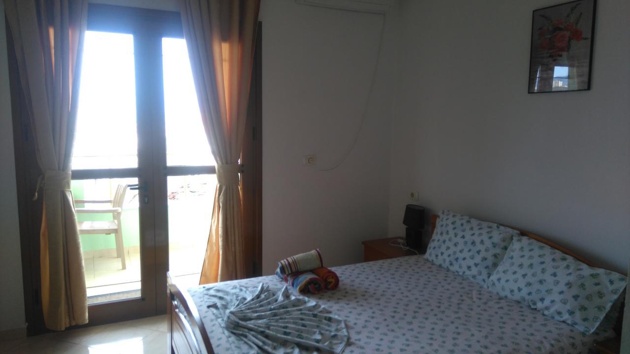Jonny Guesthouse Ksamil Bagian luar foto