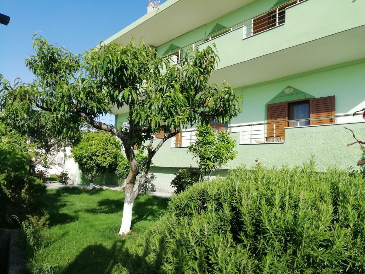 Jonny Guesthouse Ksamil Bagian luar foto