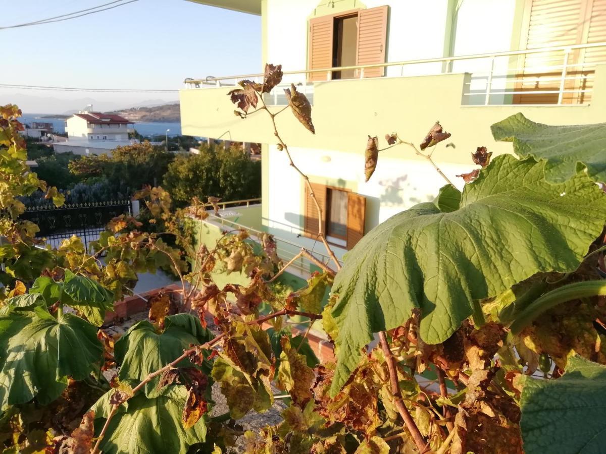 Jonny Guesthouse Ksamil Bagian luar foto