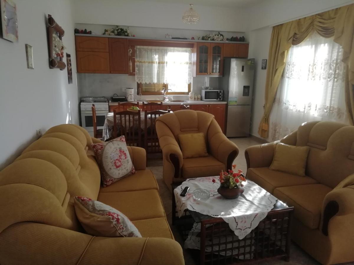Jonny Guesthouse Ksamil Bagian luar foto
